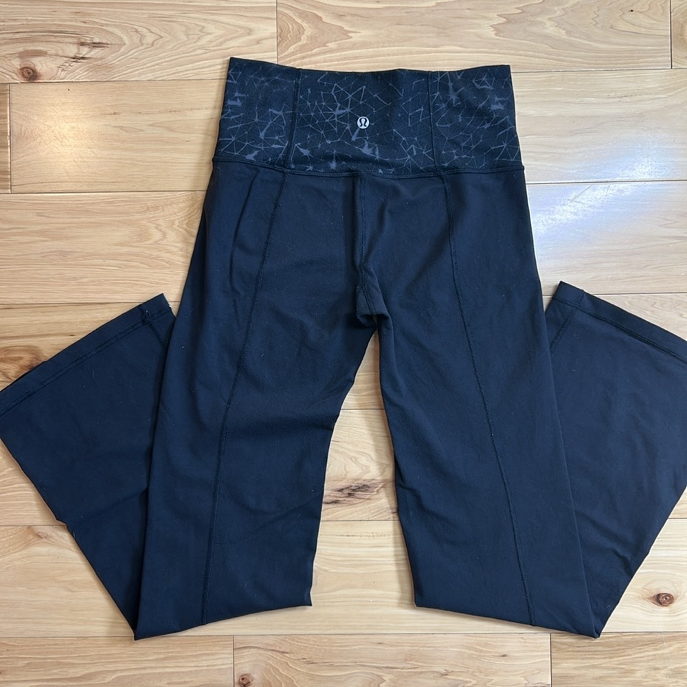 Lululemon Black Geometric Patterned Flare Legging… - image 2
